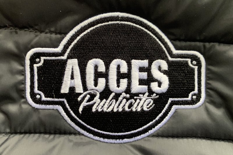 Ecusson brodé sur fond noir